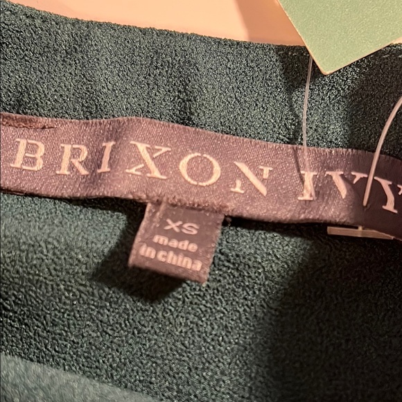 NWT Elegant Brixon Ivy Top - green flowing     With ruched sleeves Sz XS - Picture 9 of 12